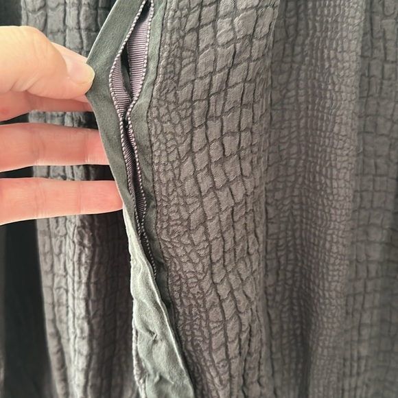 Grey Textured Short Sleeve Dress - Picture 3 of 6